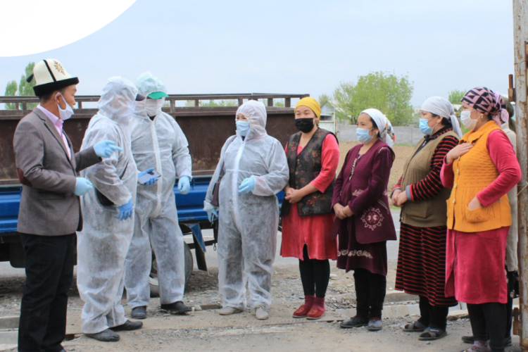 ФСДС оказал гуманитарную помощь уязвимым семьям в Иссык-Кульской и Джалал-Абадской областях в связи с коронавирусом