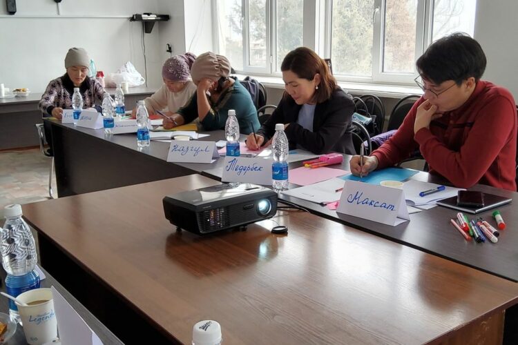 Представители айыл окмоту и райадминистраций Тонского и Джети-Огузского районов Иссык-Кульской области осваивают новые стратегии по продвижению системы продовольственной безопасности.